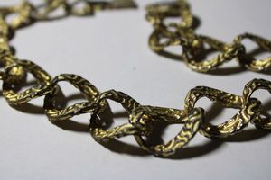 lot 183 image: Gold Nugget style chunky textured large link vintage 14 chokernecklace. Fold over clasp.