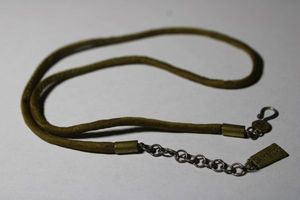 lot 184 image: Signed JLR (Janice Lee Ripley, SF, CA) Camanae Collection Celtic green woven necklace. Shepherds crook clasp. 1990s. Has Camanae hang tag. 16L