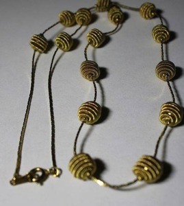 lot 191 image: Unusual gold mesh ball bead station necklace. 22L. Spring ring clasp.