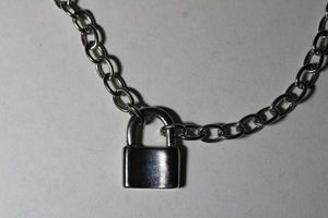 lot 210 image: Novelty cable chain necklace with padlock pendant. Lobster clasp. 20L with 2 extender.