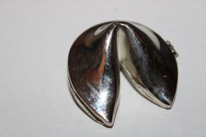 lot 215 image: Signed Lenox hinged hollow ware silver plate Fortune Cookie. The Gift of Good Fortune. Marked Lenox inside. Create your own personalized nibs.