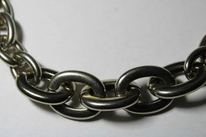 lot 246 image: Signed Anne Taylor Loft think, heavy and chunky graduated link chain necklace. Has Loft hang tag. Oversize lobster clasp. 20L
