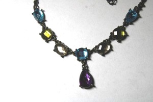 lot 262 image: Signed Nina Ricci for Avon prong set faceted glass necklace. Marked NR on reverse. Lobster clasp. 20L