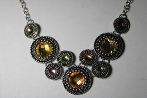 lot 280 image: Signed Pacific Designs overlapping faceted crystal disc pendant necklace. Has hang tag. 14L with 3 extender.