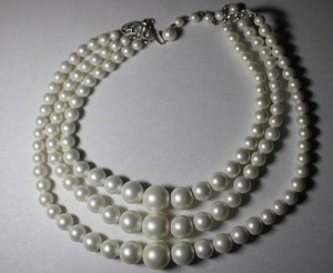 lot 295 image: Signed Star brand (1940s-1960s) triple strand faux pearl necklace. Marked Star on shepherd crook clasp. 12L