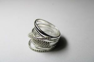 lot 297 image: Signed Stella  Dot modernist crystal ring. Marked Stella  Dot inside. Size 7