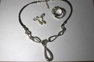 lot 100 image: Signed Monet silver tone jewelry selection. Modernist necklace and earrings. All marked Monet.