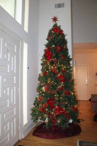 lot 4 image: 9 Decorated Christmas Tree with blinking lights