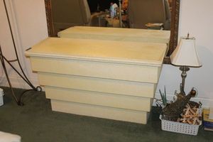 lot 126 image: Entry table with 4 level tiers - Top measures 48x17x27