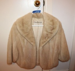 lot 140 image: Womens fur coat from Goodfriends Austin