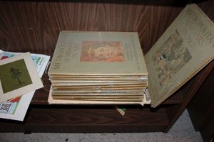 lot 147 image: Vintage Metropolitan Art Books
