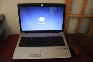 lot 170 image: HP Laptop and mouse (powers on)