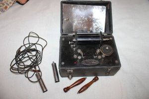 lot 184 image: Antique McIntosh Practitioners Faradic Battery