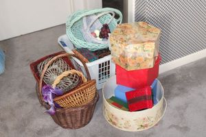 lot 189 image: Wicker baskets and decorative boxes