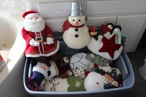 lot 197 image: Plush Santa and snowmen decorations in grey tote