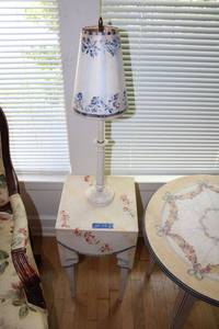 lot 17 image: Painted 12 square table, 23.5 Height, plus tall table lamp