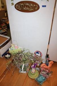 lot 45 image: Spring and Easter decorations, see photos.