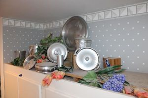 lot 78 image: Vintage Aluminum dishes, see photos