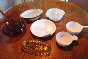 lot 273 image: Pyrex and CorningWare baking dishes plus amber glass dish