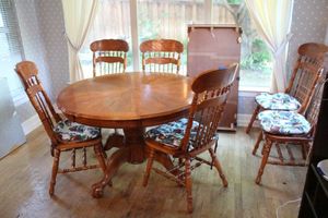lot 275 image: Oak Dining Table and table leaf with 6 chairs