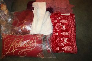 lot 109 image: Christmas pillows and throw blankets