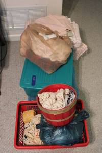 lot 256 image: Craft fabrics and yarn, see photos