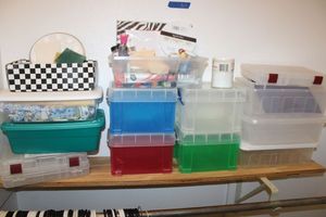 lot 268 image: Small plastic storage boxes and craft supplies