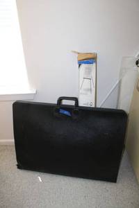 lot 232 image: Display easel and art portfolio bag