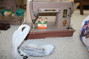 lot 236 image: Singer sewing machine with travel case