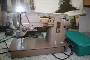 lot 237 image: Singer sewing machine with foot pedal