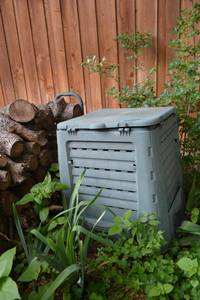 lot 339 image: Compost bin - 29 bottom, 25  top, 34tall
