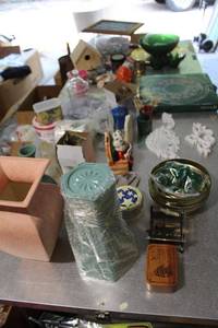 lot 295 image: Misc. home dcor including vintage Raggedy Anne light, Green glass bowls, fish bowl with marbles