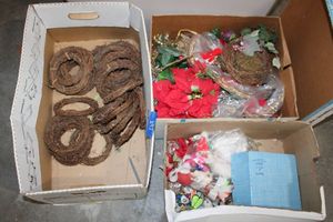 lot 297 image: Small set of grapevine wreaths and craft decorations