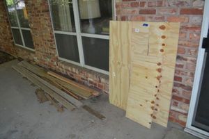 lot 256 image: Misc. wood pieces - plywood, 2x4s