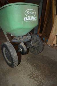 lot 243 image: Yard broadcast spreader