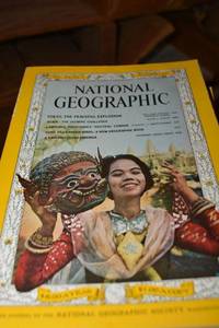 lot 237 image: Readers Digest and National Geographic magazines (3 boxes)from the 1960s-1970s.