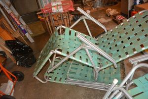 lot 224 image: Vintage plastic and aluminum folding chairs