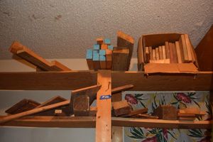 lot 216 image: Extra wood small pieces