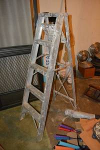 lot 208 image: Sears aluminum ladder - 5 ft. with shelf