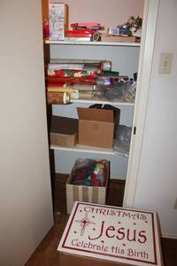 lot 140 image: Christmas signs, 12 days of Christmas candle, wrapping paper, cards and lights plus Valentines Day cards and books