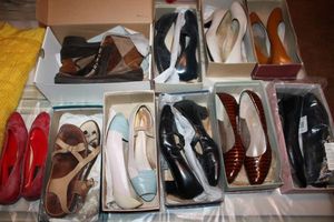 lot 157 image: Womens shoes size 10.5