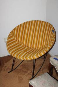 lot 180 image: Vintage basket weave rocking bucket chair, see photos