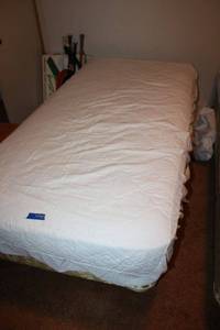 lot 189 image: Twin size bed frame