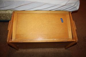 lot 190 image: Vintage toy chest as shown - 34x18x17