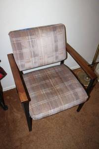 lot 37 image: Metal framed upholstered armchair - 25x21.5x32