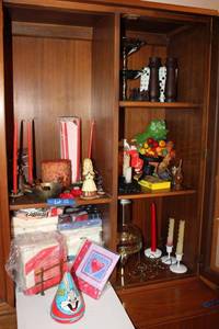 lot 15 image: Table decorations, candles, napkins, carafe