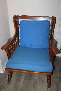 lot 18 image: Wood Armchair 30x33x33 with blue cushions, see photos