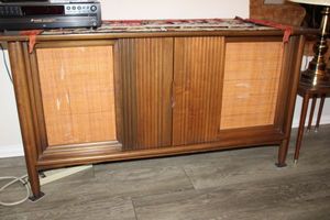 lot 21 image: Vintage Ampex stereo cabinet - 52.5x19x29 Model 4702 with built-in speakers (other electronics sold separately)