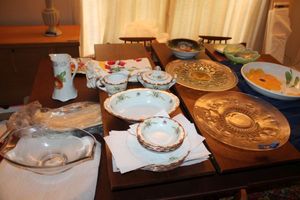 lot 26 image: China dishware (Harmony House), serving platters and bowls