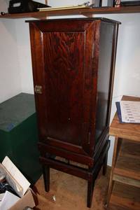 lot 48 image: Vintage wood music or office storage cabinet - 17x16x31
